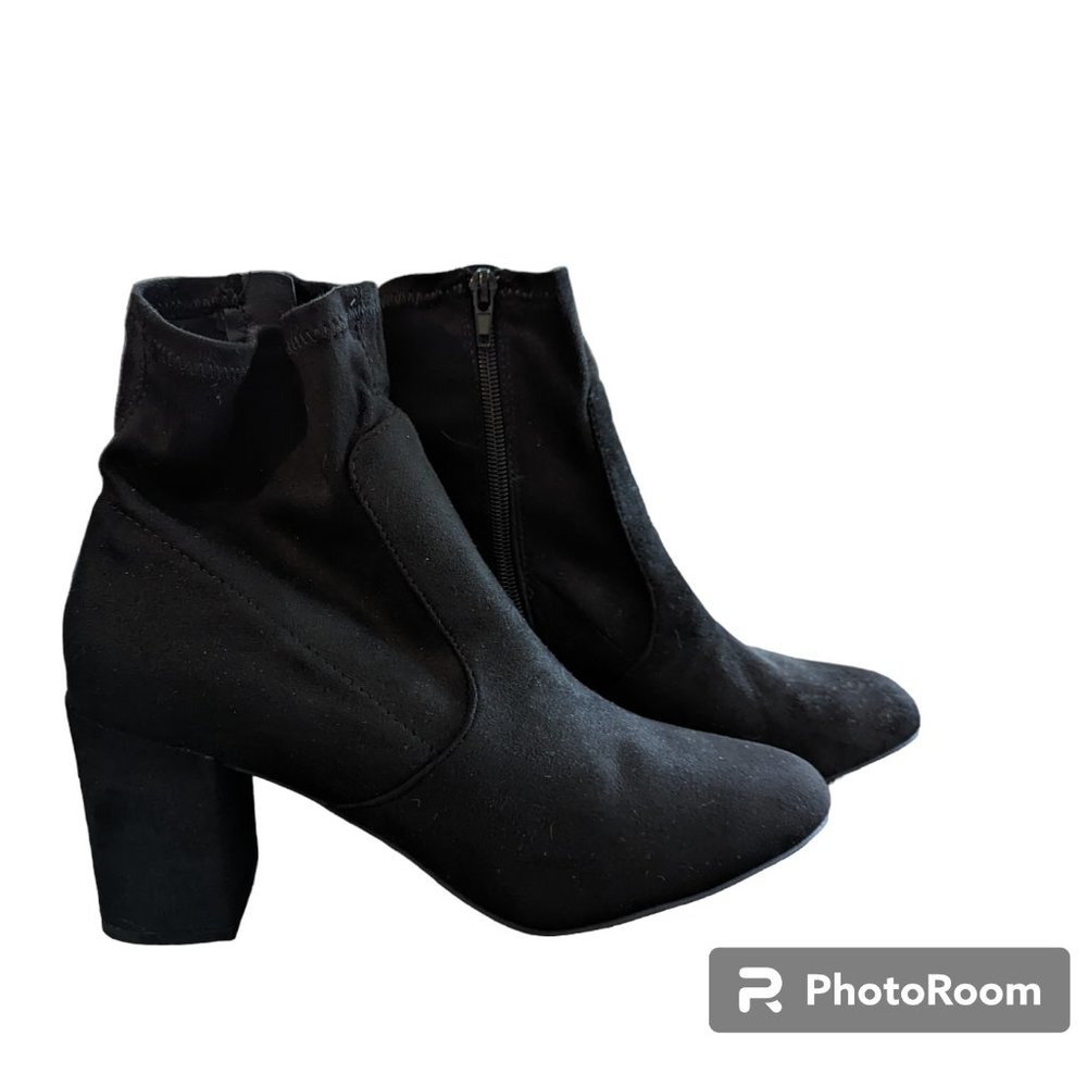 Women's NWOT Mari A. zip up bootie, black, size 9.5